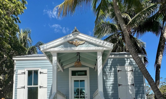 Midtown House | Poolside Palms Paradise