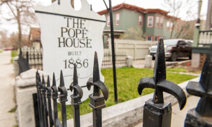 Helena Apartment | Pope House - Hist. Mansion - Wild(e), Green & Gold