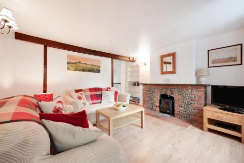 Briston House | Poppy Cottage