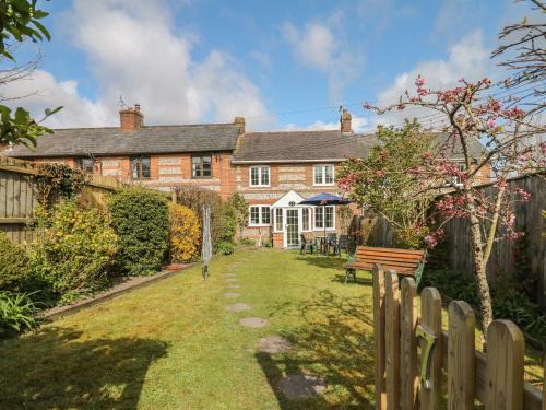 Charlton Marshall House | Poppy Cottage