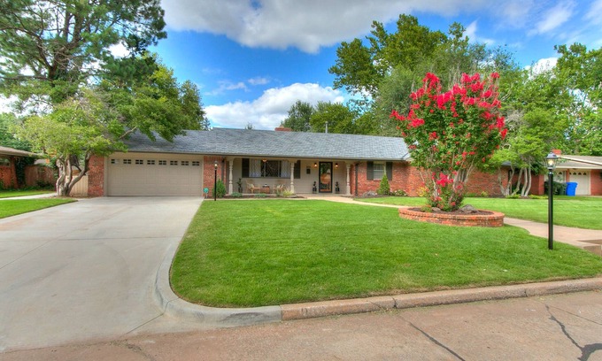 Norman House | Poppy's Place - Campus Home w/Pool