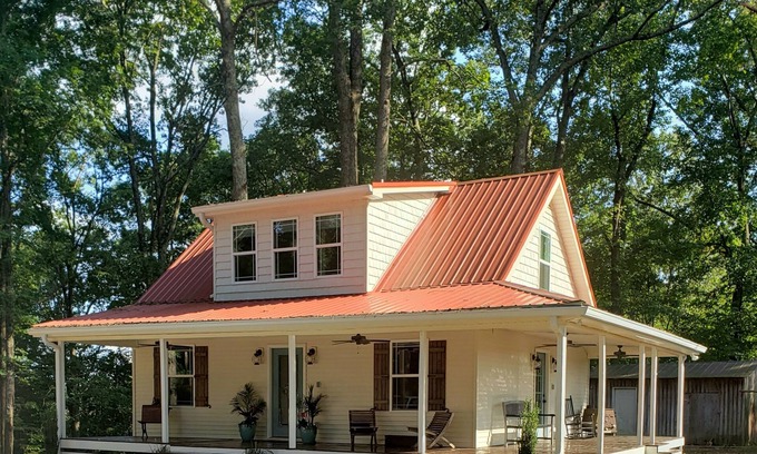 Sumner County House | Porchland Cottage -PRACTICALLY NEW HOUSE with Countryside view -pet friendly
