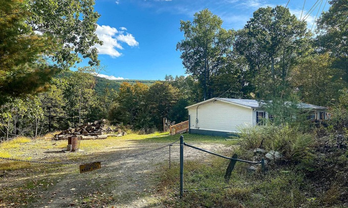 Port Jervis House | Port Jervis Home ~ 8 Acres w/Mountain View!