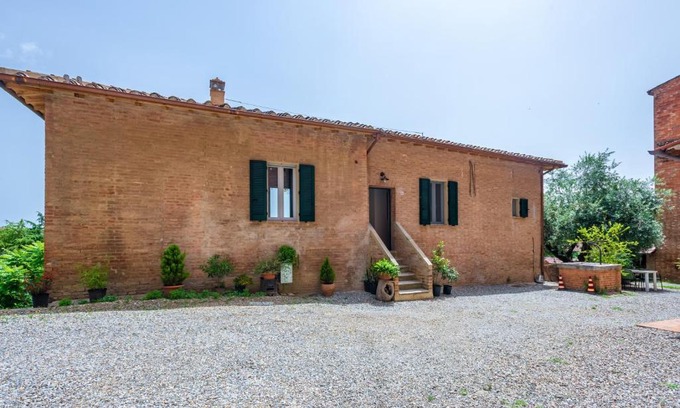 Siena Apartment | Porta Romana Elegant Apartments with Private Parking!