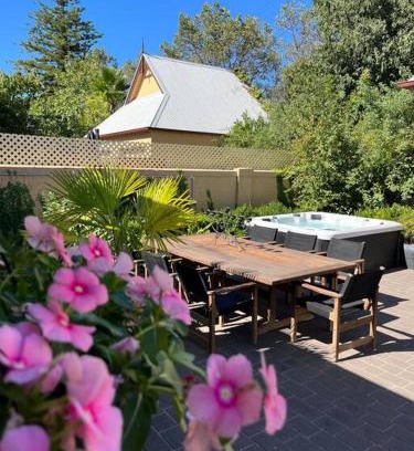 Albury House | Porters Cottage Oasis