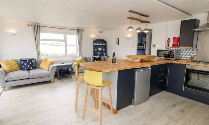 Amlwch Cottage | PORTHWEN LODGE, pet friendly, with a garden in Cemaes Bay