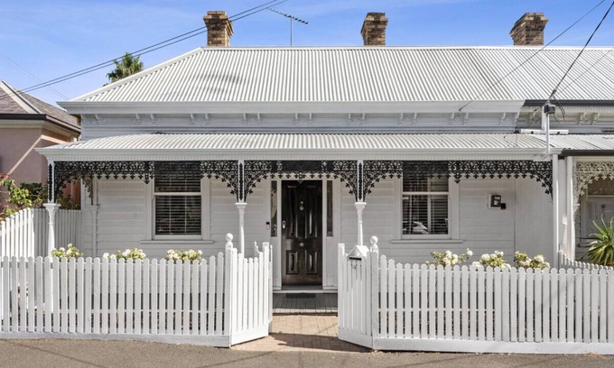 Geelong House | PORTIA | Walk to Beach, Gardens & City Centre