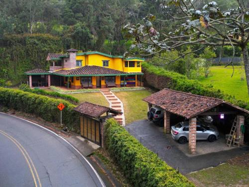 Retiro House | Portofino mountain retreat near Medellín