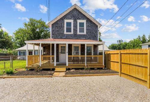 Portsmouth House | Portsmouth Beach cottage