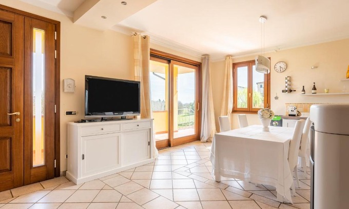 Uzzano Apartment | Porzione di Villa in Toscana