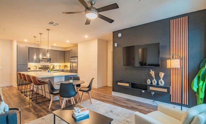North Scottsdale Apartment | Posh Stay | Kierland, TPC Golf, Pool, Gym, W/D