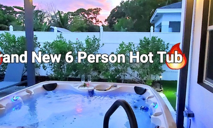 Jupiter House | POSHPADZ Hibiscus Villa Hot Tub, 3 Bed, Priv Pool, Nr Beach, BBQ, Putting Green