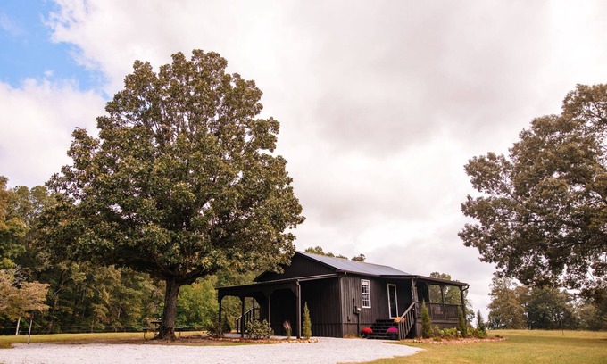McMinnville Cabin | Post Oak Cabin- McMinnville, TN