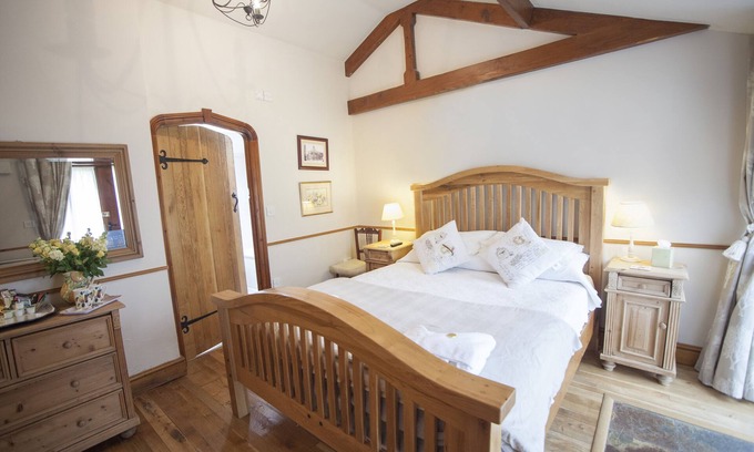 Bradford-on-Avon Other | Potato Shed | Double Room | Dog Friendly |