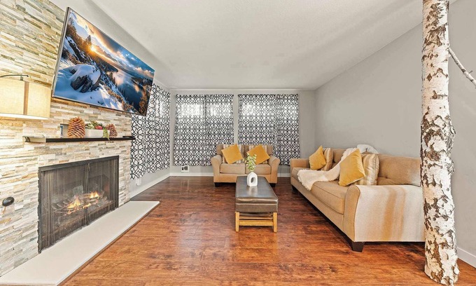 Truckee Condo | Powder Run Retreat – Modern Stay for 6 With On-site Ski Access & Mountain Views