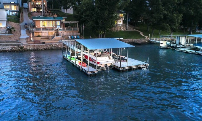 Sunrise Beach Cottage | Powell Lakehouse @8mm Great Views!