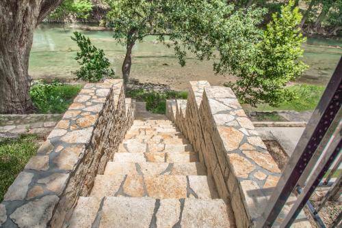 New Braunfels House | PRD 2485 Ponderosa Twins