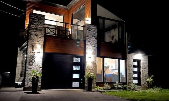 Saint-Alphonse-de-Granby House | Precious House with spa! Accepted animals.