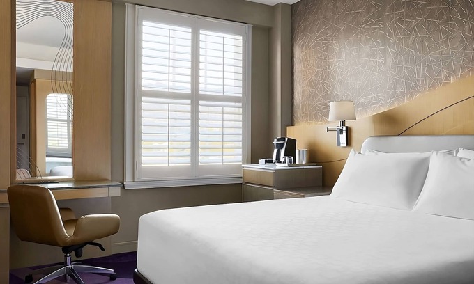 Pasadena Hotel | Premier Corner One King Bed Room at Pasadena Hotel & Pool