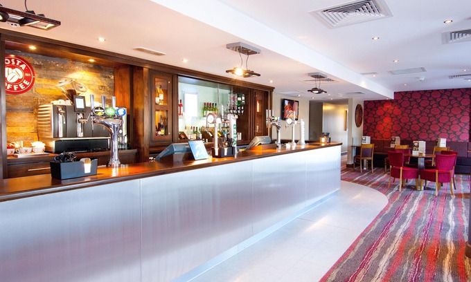 Crawley Hotel | Premier Inn London Gatwick Manor Royal