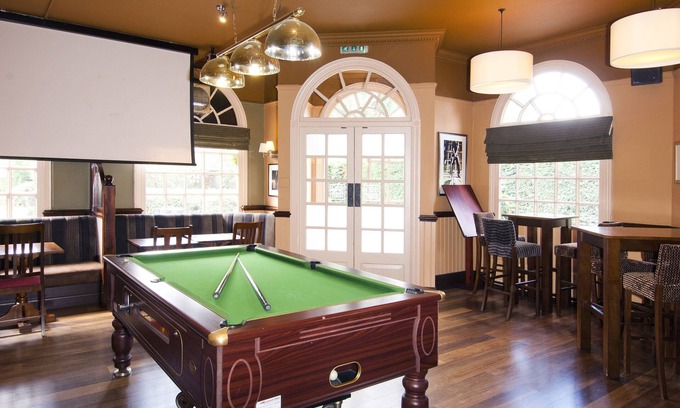 Perivale Hotel | Premier Inn London Greenford