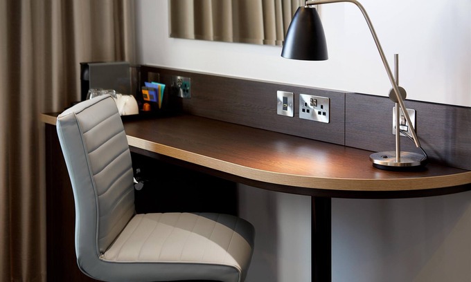 Staines Hotel | Premier Inn Staines upon Thames