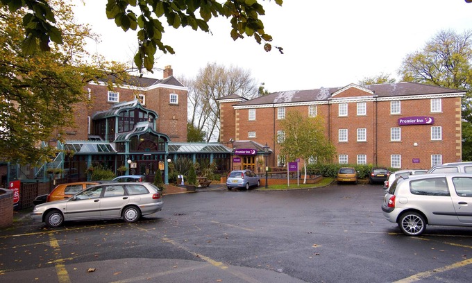 Offerton Hotel | Premier Inn Stockport Central