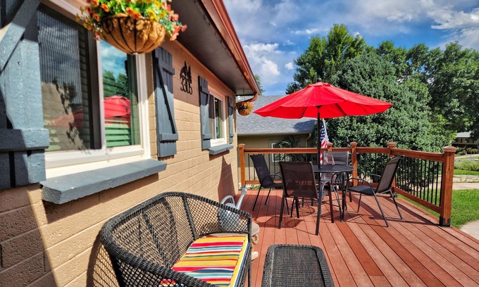 Pleasant Valley House | ⭐️Premier location! ⭐️ HIKE into Garden of the Gods right from the house!