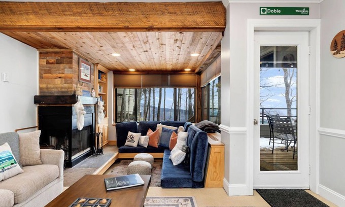 Wintergreen Condo | Premiere Two bedroom getaway Slope Side Wintergreen Resort Condo