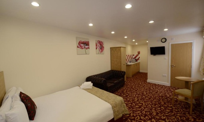 Loxford Apartment | PremierLux Serviced Apartments