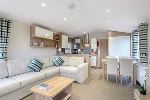 Newquay Ski Chalet | Premium Chalet at Newquay Away Resorts MV7
