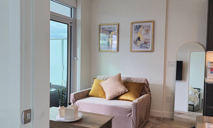 Kelowna Central Business District Apartment | Premium DT Oasis | Lakeview Retreat