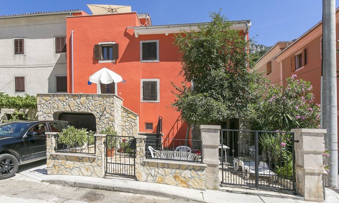 Plomin House | Premium house with roof terrace and unobstructed view of the sea