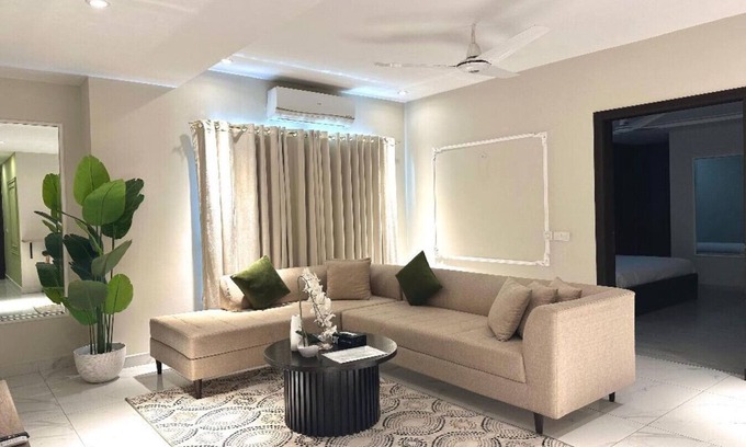 Lahore Apartment | Premium Luxury Apartment – Perfect for 5 Guests