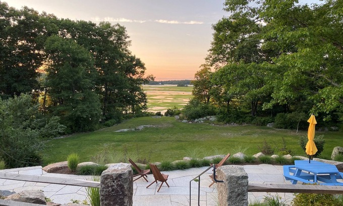 Gloucester House | PREMIUM PROPERTY - Private 2-Acre Retreat - MODERN 4 Bedrooms - See Video Tour