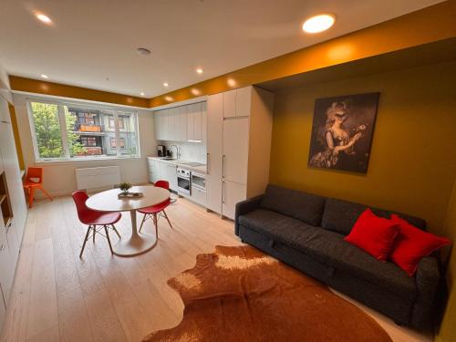 Rossland Apartment | Premium RED Mountain Lodging