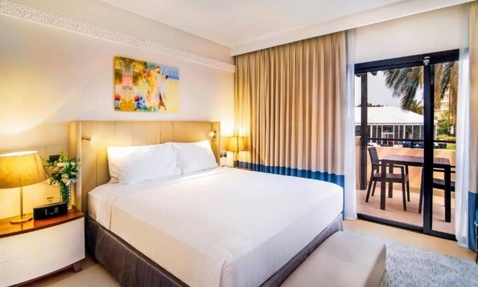 Al Ain Apartment | Premium Room With Balcony Near Al Aini Park