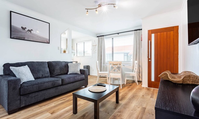 Trentham Apartment | Premium Two-Bedroom Apartment