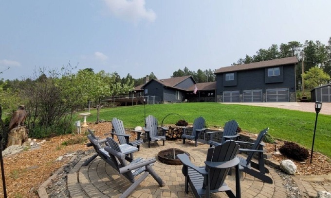 Keystone Cabin | Premium Views of Mount Rushmore! Lodge in Keystone, sleeps 14 with HOT TUB