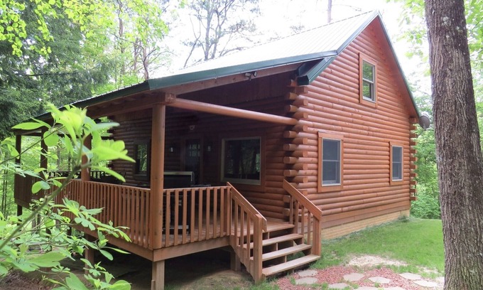 Logan Cabin | Preserve Cabin : Sleeps 12 - 3 br/6 Beds, Jacuzzi
