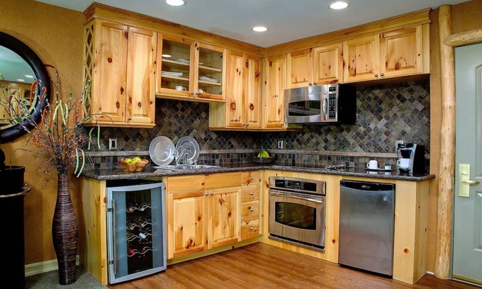 Mount Charleston Hotel | Presidential Suite at The Retreat on Charleston Peak – Pet-Friendly Comfort