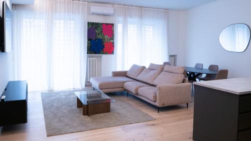 Chinatown Apartment | Prestige Boutique Homes-Arco della Pace Exclusive Family Apartment