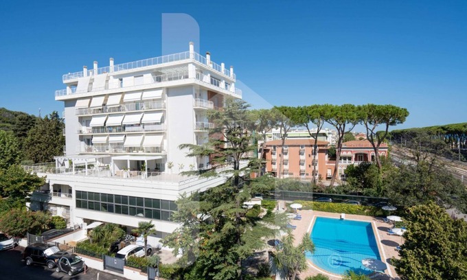 Pineto Apartment | Prestige - Riva - Ground floor apartment with patio