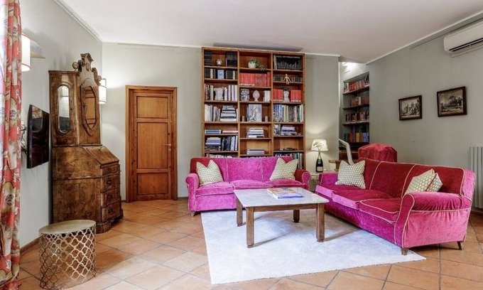Santo Spirito House | Prestigious area 2 level home , original italian furniture and cosy style