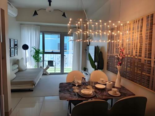 Tambo Apartment | Pretty 1BR with Balcony Facing Infinity Pool Manila Bay Sunset Near Airports Okada Solaire with Free Parking