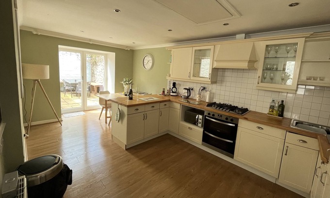 Comrie Cottage | Pretty Ground Floor Cottage in beautiful Comrie. Pet-friendly.