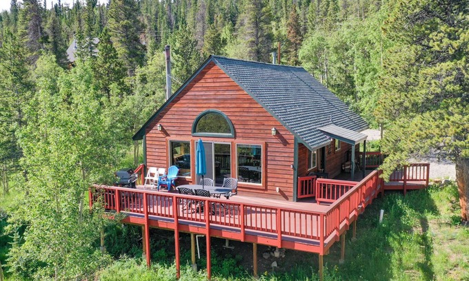 Warm Springs Cabin | Pricing Specials! Cozy Home w/Spacious Deck, Fishing Pond, Hiking - Misty Mountain Hideaway