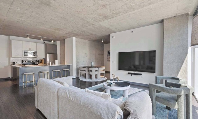 Downtown Chicago Apartment | Prime 2BR Retreat: Urban Vibes + Views Await