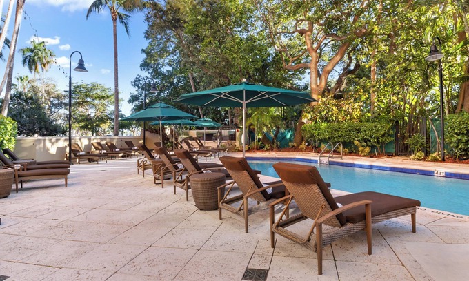 Coconut Grove Hotel | Prime Location! 2 Units with Full Kitchen! Onsite Pool, Jacuzzi, Valet Parking!