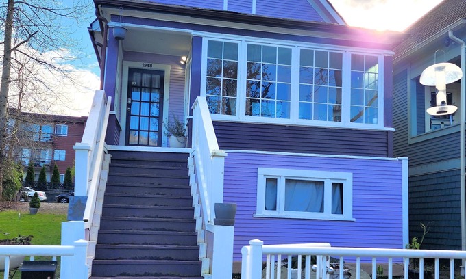 Kitsilano House | Prime Spot :Entire House, Lrg Yard, By Kits Beach